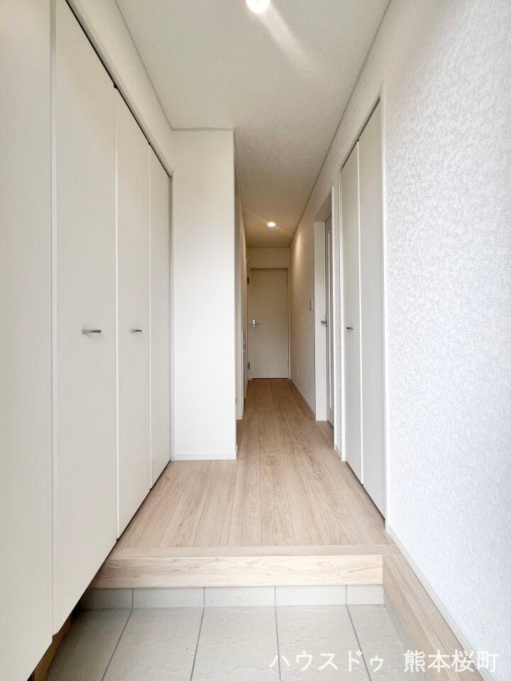 ■「ただいま」の安堵をくれる場所■訪れる人を迎え入れ、帰るたびにホッと一息つける、明るく機能的なエントランス。