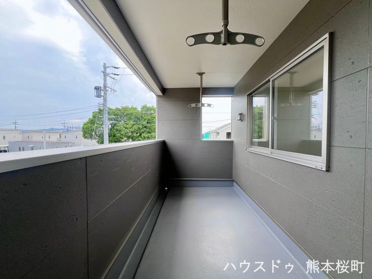 ■空の下の開放的な特等席■日光浴や読書、外の空気を感じながらリフレッシュ。暮らしを豊かにする、もう一つの心地よい空間です。