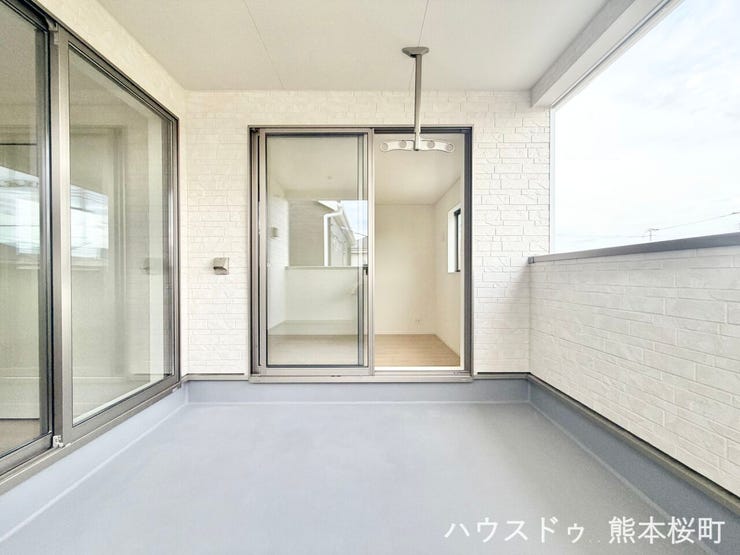 ■空の下の開放的な特等席■日光浴や読書、外の空気を感じながらリフレッシュ。暮らしを豊かにする、もう一つの心地よい空間です。