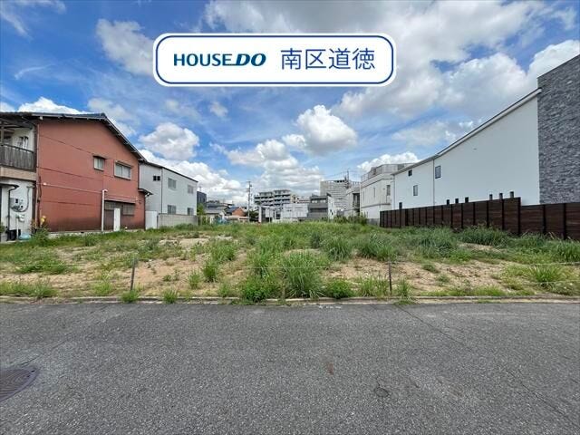 【外観】
約117.56坪のゆとりある広さのお土地です!
地下鉄桜通線/瑞穂区役所駅 徒歩約7分、市営バス「汐路小学校」停 徒歩約3分とアクセス良好◎
