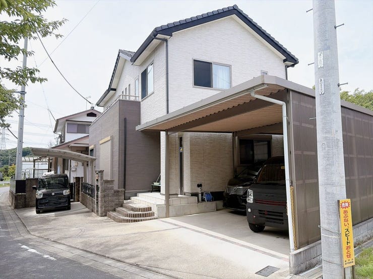 【LDKはゆとりのある広々約26帖】小学校徒歩約5分と通学便利!食洗機や室内物干付き!駐車場3台以上