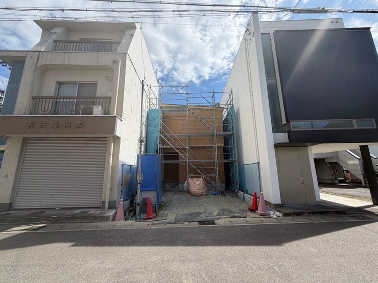 前面道路はゆとりある5.9mです!
