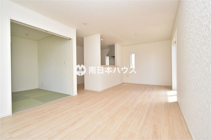 【リビング同型写真】16帖のリビングです!和室もあり家族の集まる空間になりそうです♪