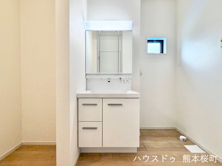 ■清々しいリフレッシュ空間■自分を磨き、気持ちを切り替える。心地よい光が差し込むプライベートスペース。