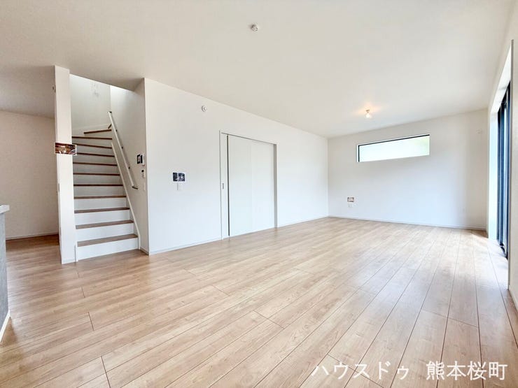 ■安らぎと笑顔の中心地■陽光が優しく降り注ぎ、会話が自然と弾む。ここでは、毎日が特別な時間へと変わります。