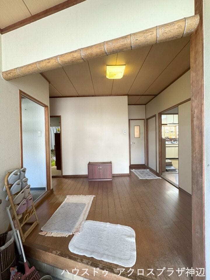 【室内写真】
玄関内側