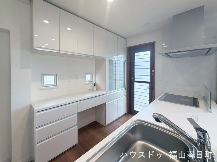 ■料理が楽しくなるキッチン■対面式カウンターで家族との会話を楽しみながら調理できる、機能性と開放感を兼ね備えた空間です。