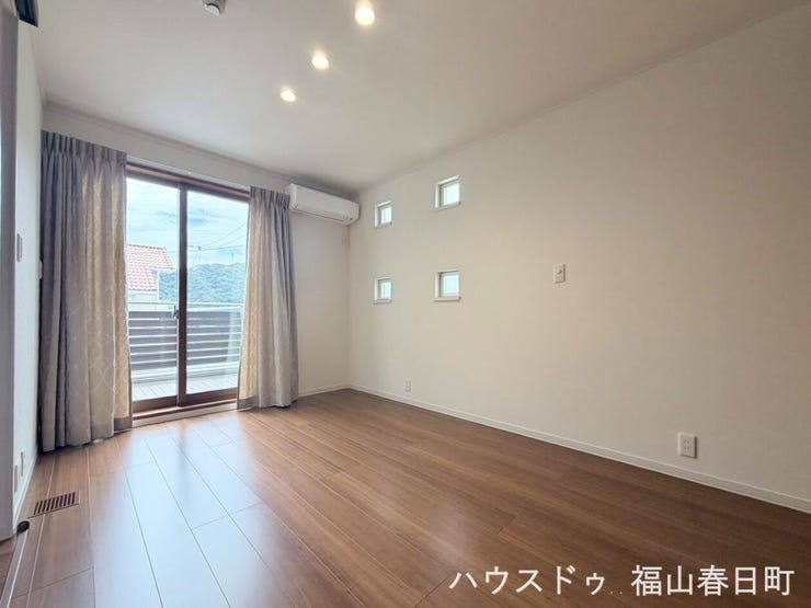 主寝室としてはもちろん、ベビーベッドやデスクも置けるため、子育て世帯にもおすすめです。