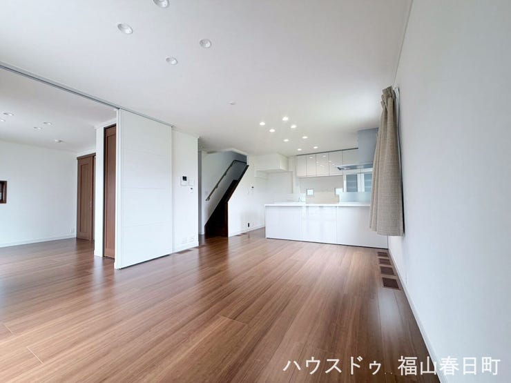 ■安らぎと笑顔の中心地■陽光が優しく降り注ぎ、会話が自然と弾む。ここでは、毎日が特別な時間へと変わります。