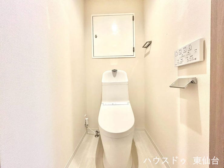 トイレはシンプルなデザインでお掃除もしやすそうです♪