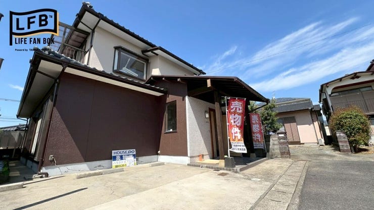 落ち着いた色の外観がおしゃれですね♪