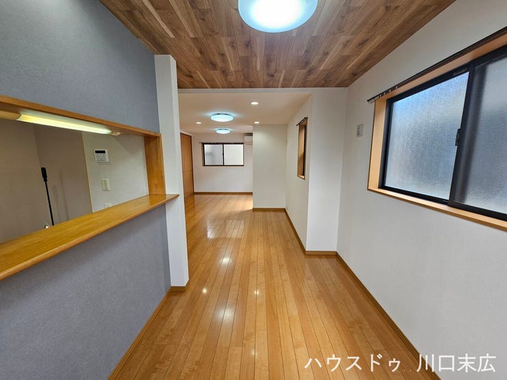 対面式キッチンを備えた団らんの場です。料理をしながらでもご家族との会話が弾み、日々のコミュニケーションを豊かに育む機能的な設計が魅力です。