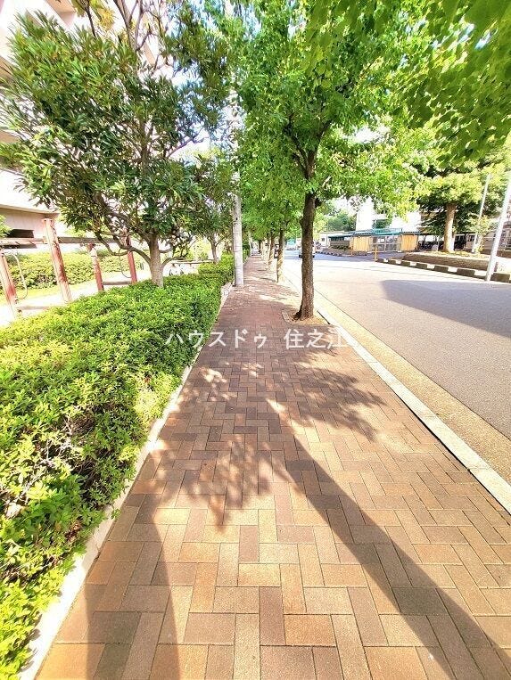 ★建物と前面道路の間には歩道がございますのでお子様も安心通学♪