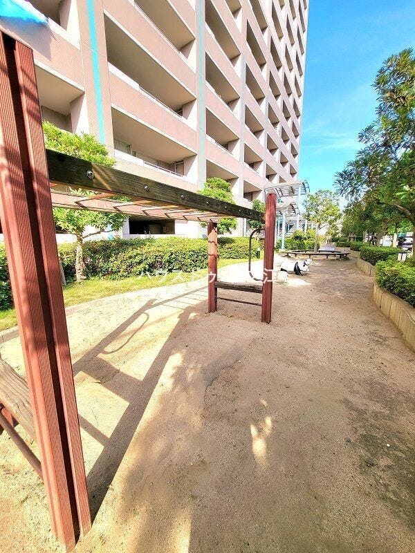 ★マンション敷地内。お子様の遊び場にも最適ですね♪