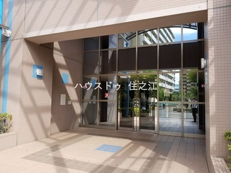 ★エントランスには庇(屋根)がございますので雨の日も安心♪