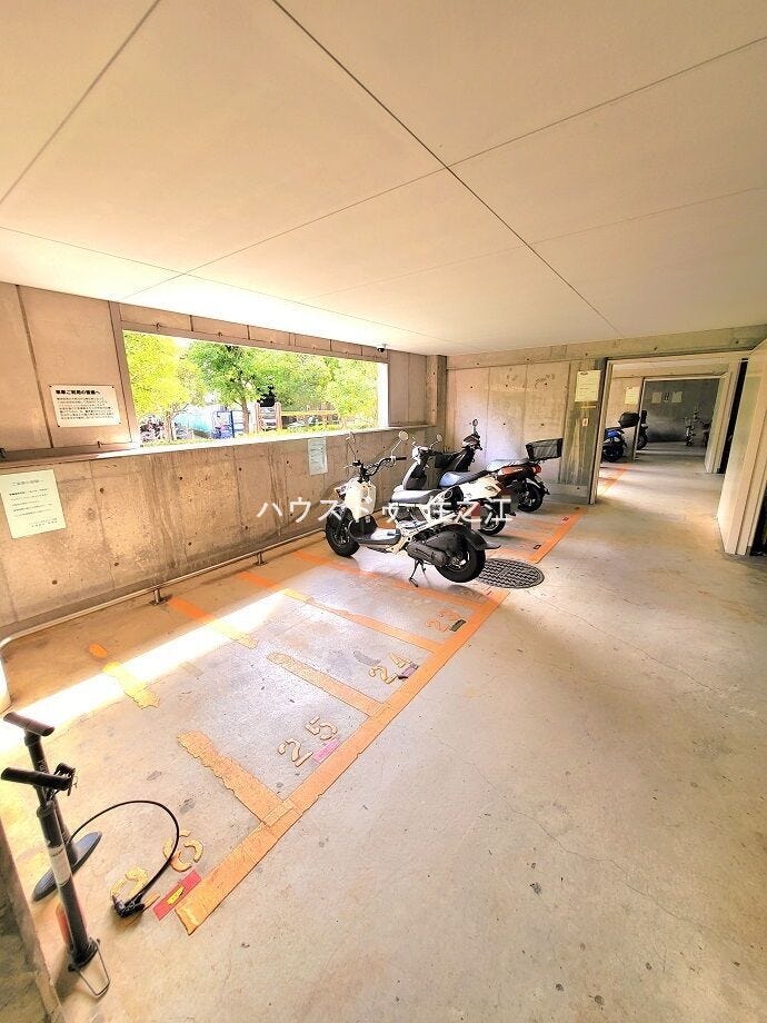 ★バイク置場。最新の空き状況の確認はお気軽にお申し付け下さい。