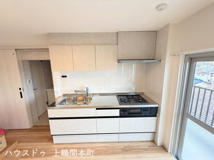 収納力に優れ、調理器具や食器もすっきり片付く設計