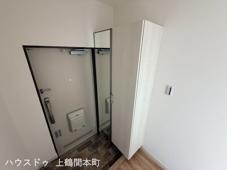 靴や小物を整理しやすく、生活感を抑えられる設計です