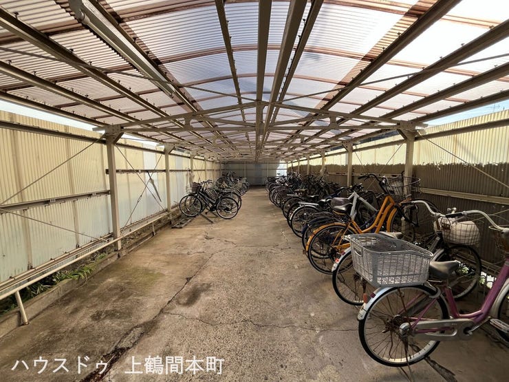 自転車をスッキリ置ける便利な駐輪スペース付き