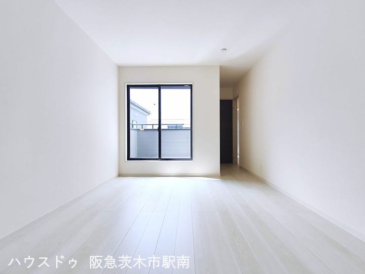 2階 洋室8.8帖 WIC付き バルコニー付き