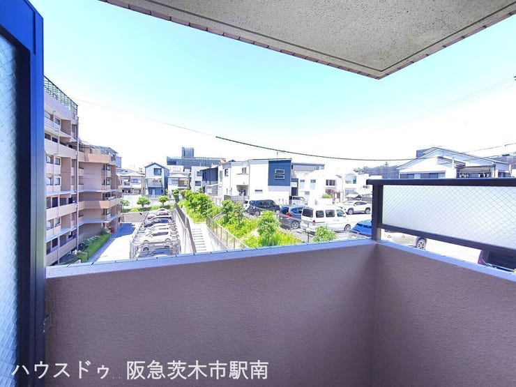 西側洋室5.3帖のバルコニーからの眺望