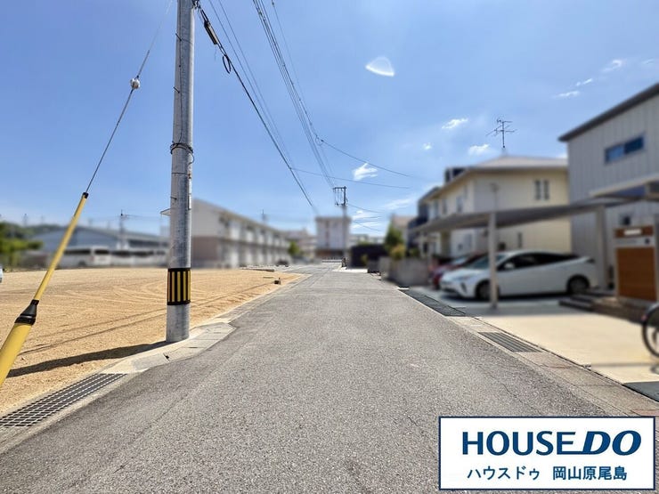南側前面道路は、約6.0mのゆとりある広さの幅員です。