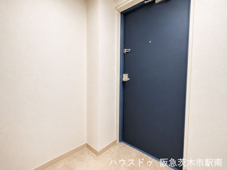 来訪者を迎える清潔感のある玄関(※イメージ画像処理)