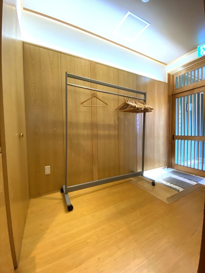 ※現在片付け中のため、掲載写真の備品等は一部撤去予定です。