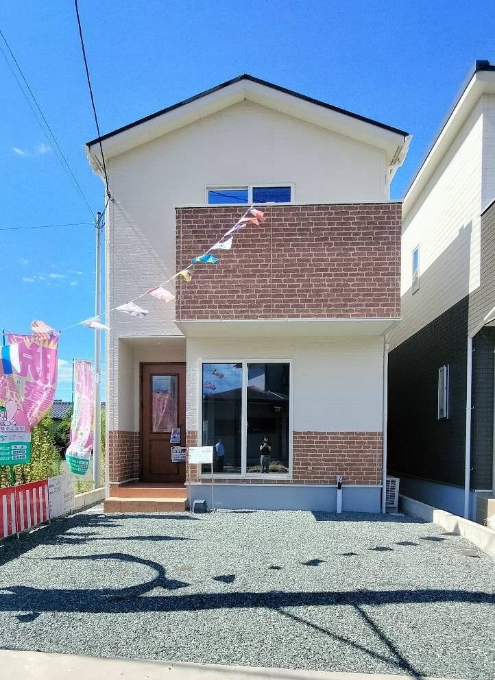 【外観】
シックな色合いを基調としたシンプルさに際立つデザイン性の外観です