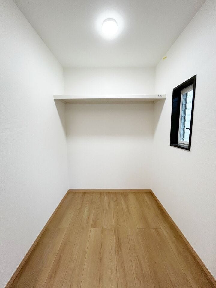 ☆2階5.5帖洋室のウォークインクローゼット☆