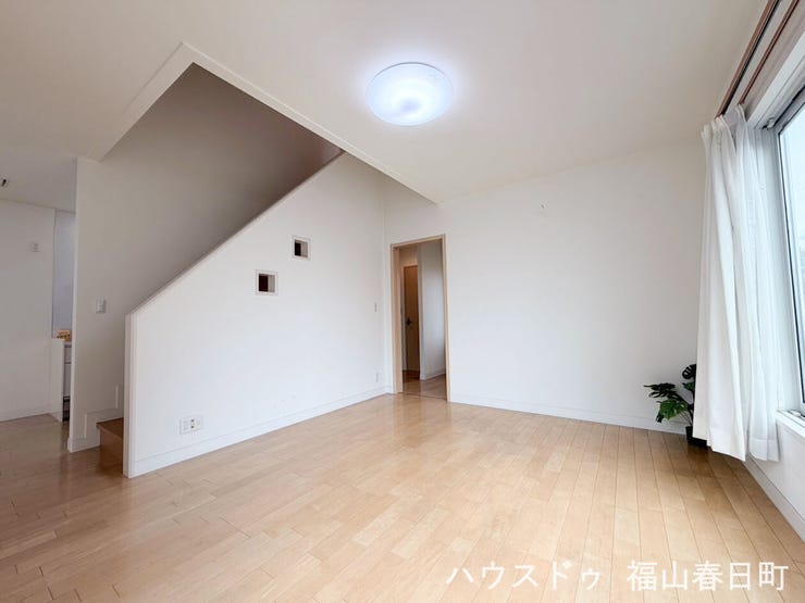 ■広々LDK■開放感あふれる大空間で、家族みんながつながる時間を。吹き抜けから降り注ぐ光が、暮らしを豊かに彩ります。
