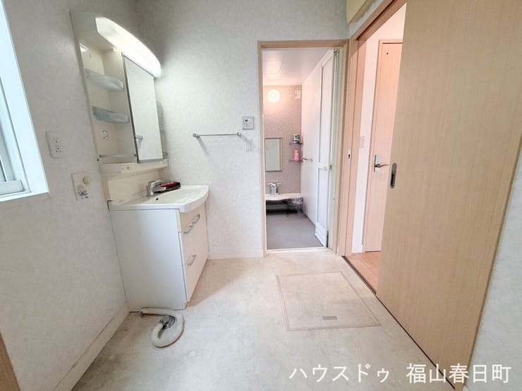 忙しい朝も快適に使える、ゆとりある洗面室です。