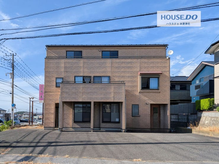 【外観】
木造3階建て、1階部分店舗付き・住宅、床面積201.90㎡♪