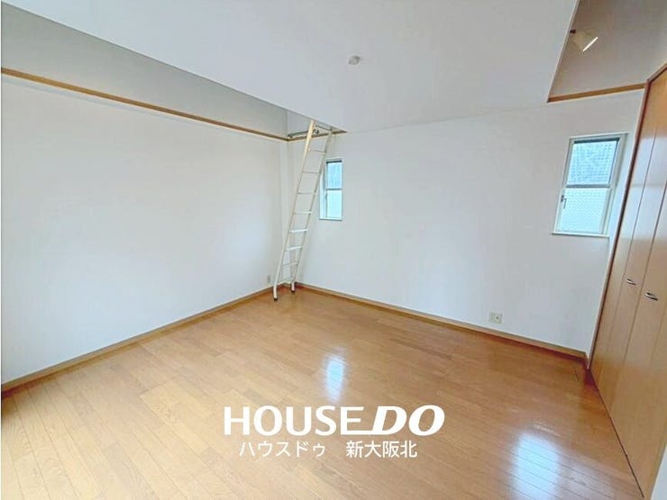 ■3階の洋室です!
■フローリングは、飲み物などをこぼしてもサッとひと吹きで汚れがとれるのでお掃除が楽々です!