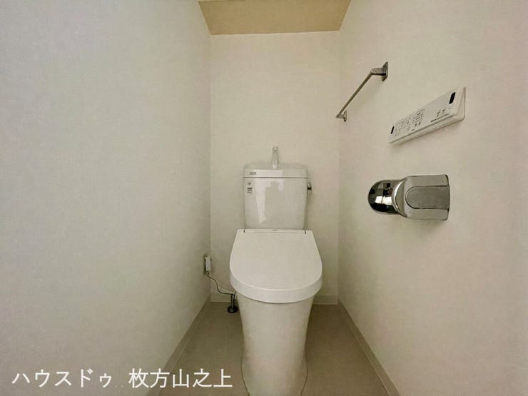 シンプルでお手入れしやすいトイレ空間