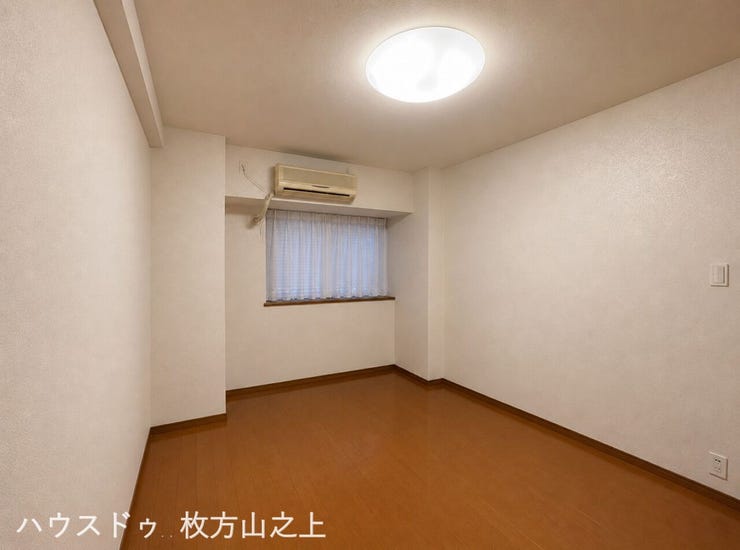 明るく快適に過ごせる洋室です。
