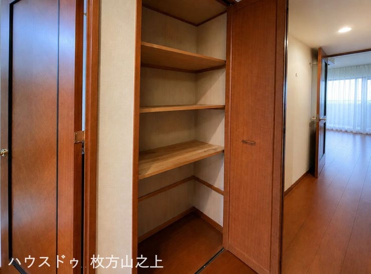 収納力のある便利な物入です。