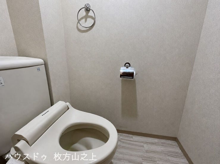 清潔感のあるトイレ空間です。