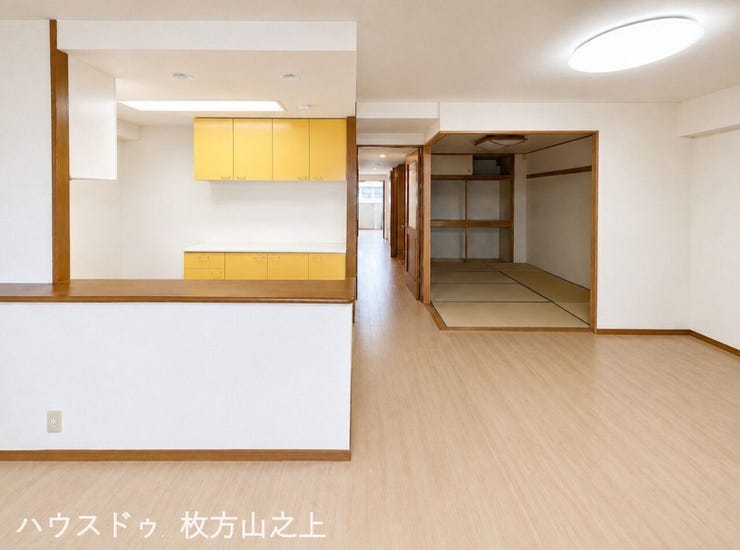 対面キッチンからLDK全体を見渡せます。