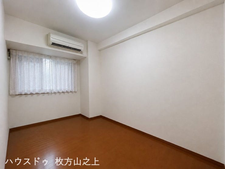 主寝室にもおすすめのゆとりある洋室です。