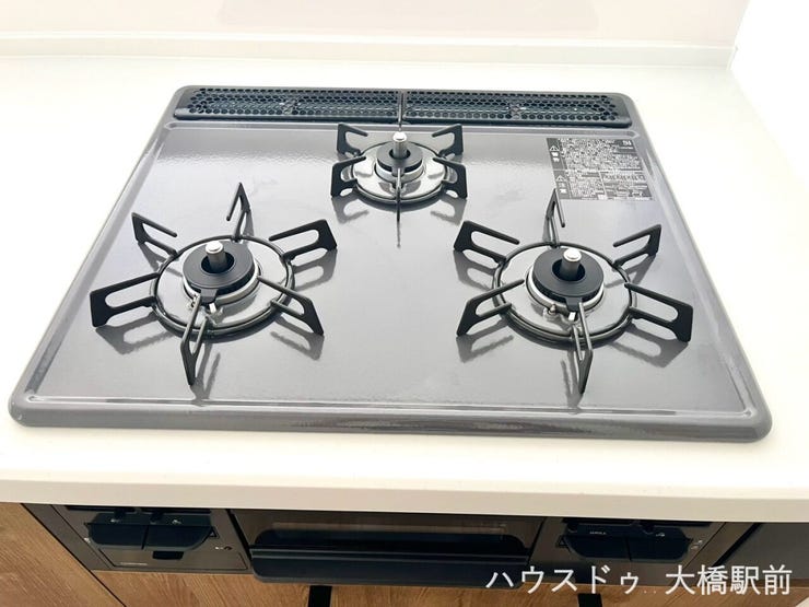 家族の食事や品数の多いお弁当作りも、3口同時に調理すればあっという間に完成。忙しい朝や夕食時にゆとりが生まれます。とろ火から強火まで火力調整も自由自在で、本格的な料理も楽しめます。