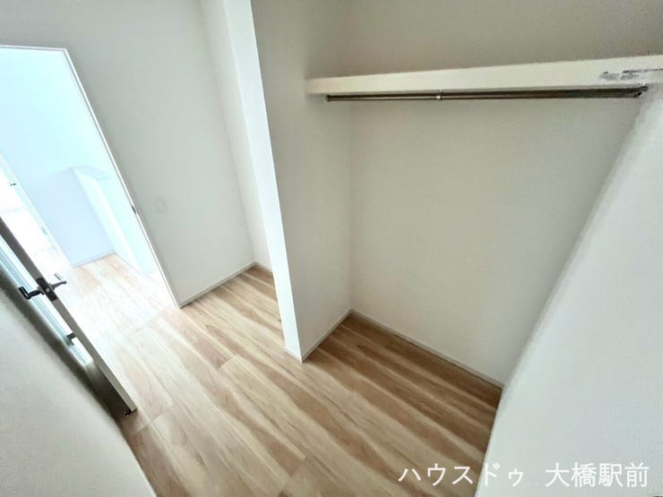 衣類やバッグ、季節物などをまとめて収納できるWIC。収納力があり、居室をすっきり使いたい方にも嬉しい設備です♪