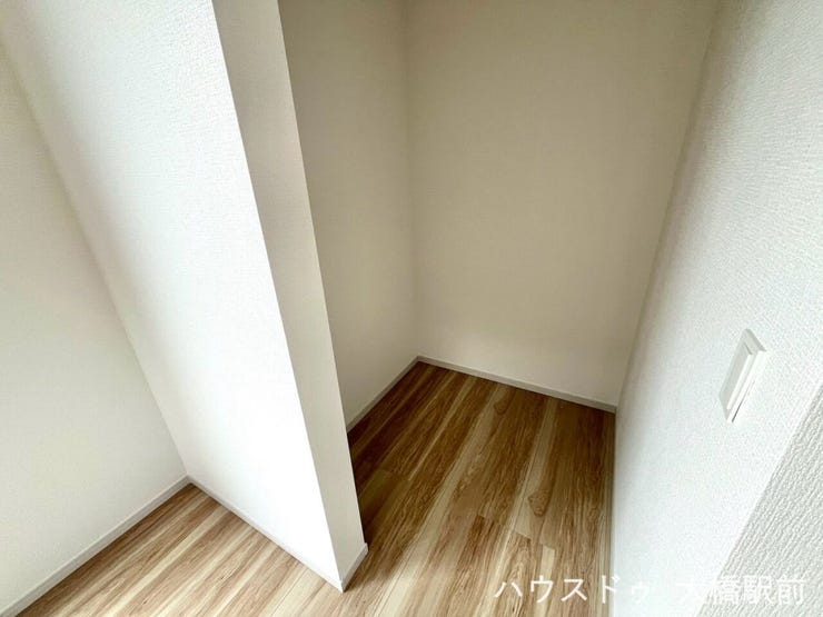 家族の衣類やバッグなどをまとめて収納できるWIC。収納家具を減らして、居室を広く使えるのも嬉しいポイントです♪