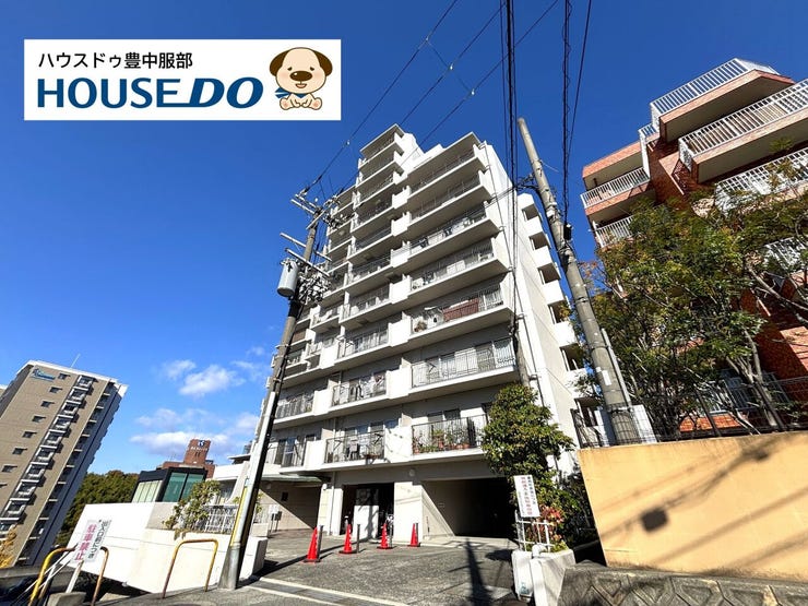 北大阪急行「緑地公園」駅まで徒歩約4分と通勤や通学に便利な立地!新御堂筋に面しているため、お車での移動もしやすい立地となっております♪
