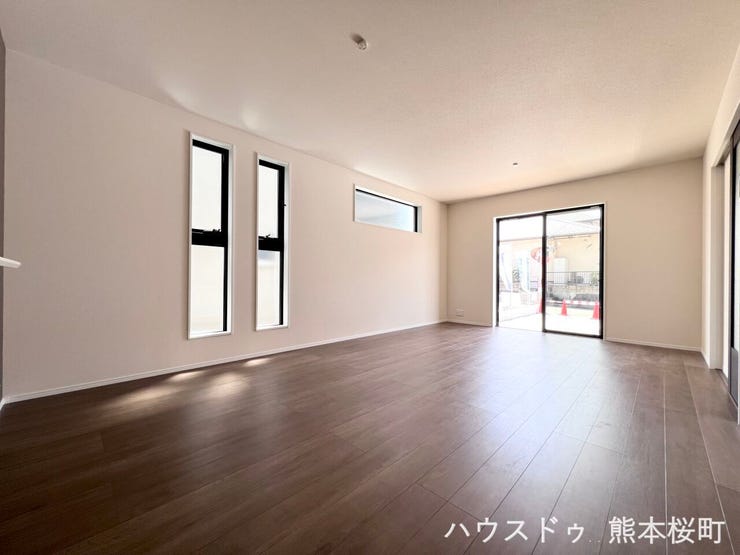 ■安らぎと笑顔の中心地■陽光が優しく降り注ぎ、会話が自然と弾む。ここでは、毎日が特別な時間へと変わります。