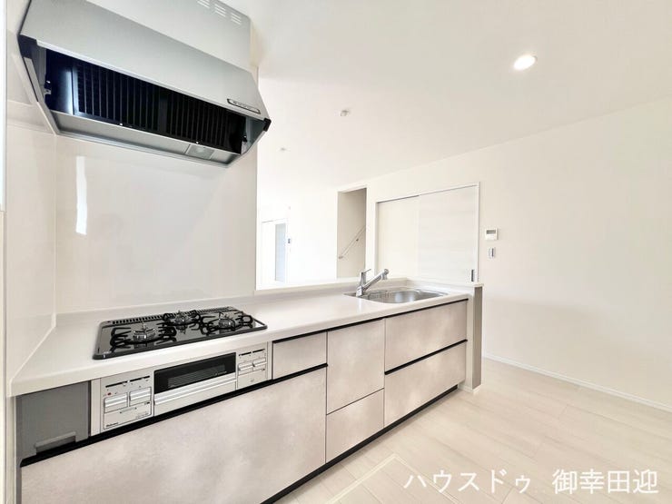 ■家族の「美味しい」が集まる舞台■高い機能性と美しいデザインを両立。料理する人も、待つ人も、笑顔になれる場所です。