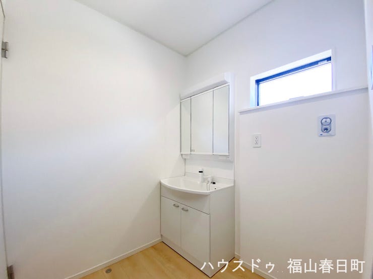 収納力のある洗面化粧台で、すっきりとした空間を保てます。