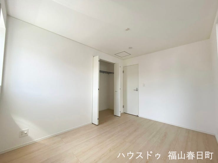 ■2階6畳洋室②■収納を備えた使いやすい6帖洋室。衣類や荷物もきれいに片付きます。