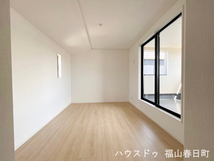 ■2階7畳洋室■約7畳の洋室。主寝室としてはもちろん、ベビーベッドやデスクも置けるため、子育て世帯にもおすすめです。