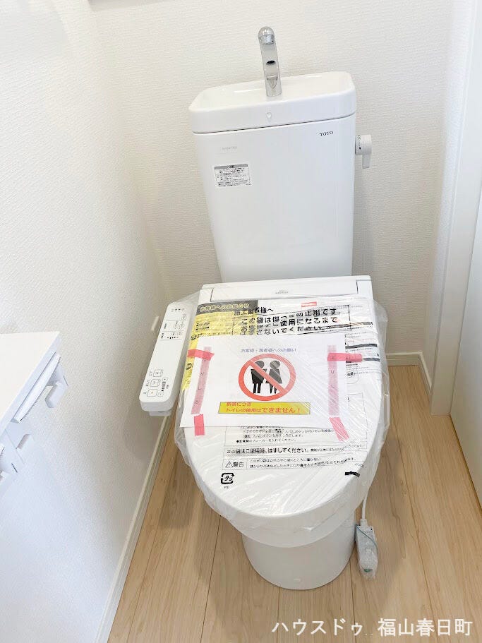 トイレは各階に1か所ずつ設置。忙しい朝の混雑を軽減でき、夜間に階段を移動する負担も少ない便利な間取りです。